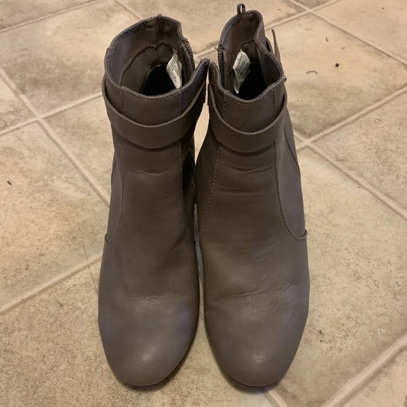 Boots - Picture 2 of 5